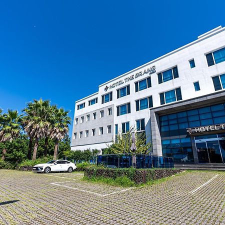 סאוגוויפו Hotel The Grang Jungmun מראה חיצוני תמונה
