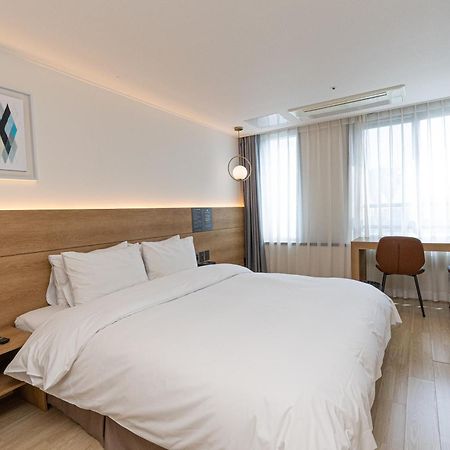 סאוגוויפו Hotel The Grang Jungmun מראה חיצוני תמונה