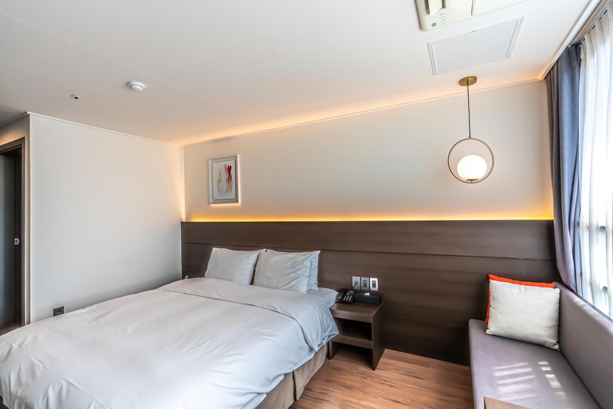 סאוגוויפו Hotel The Grang Jungmun מראה חיצוני תמונה