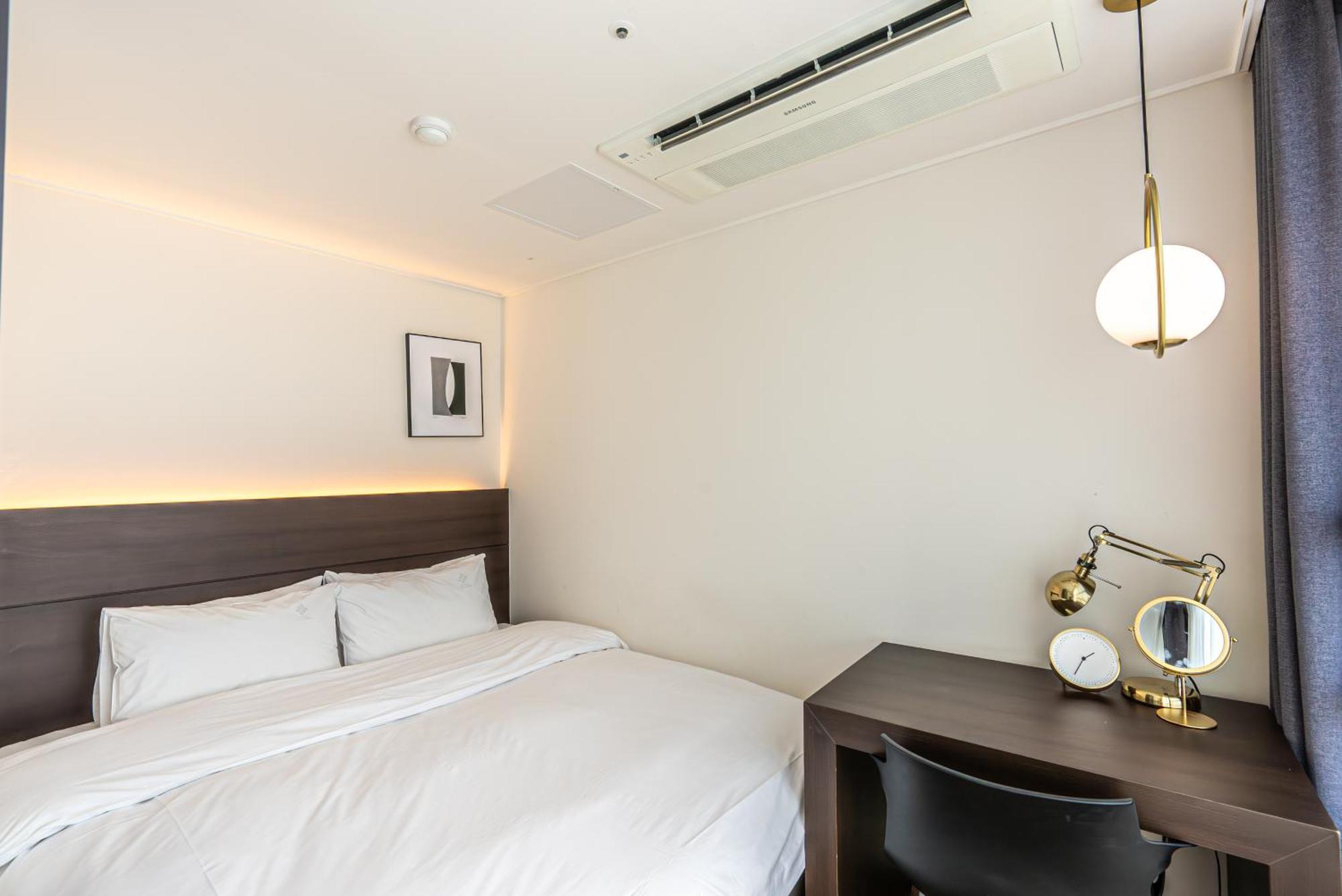 סאוגוויפו Hotel The Grang Jungmun מראה חיצוני תמונה