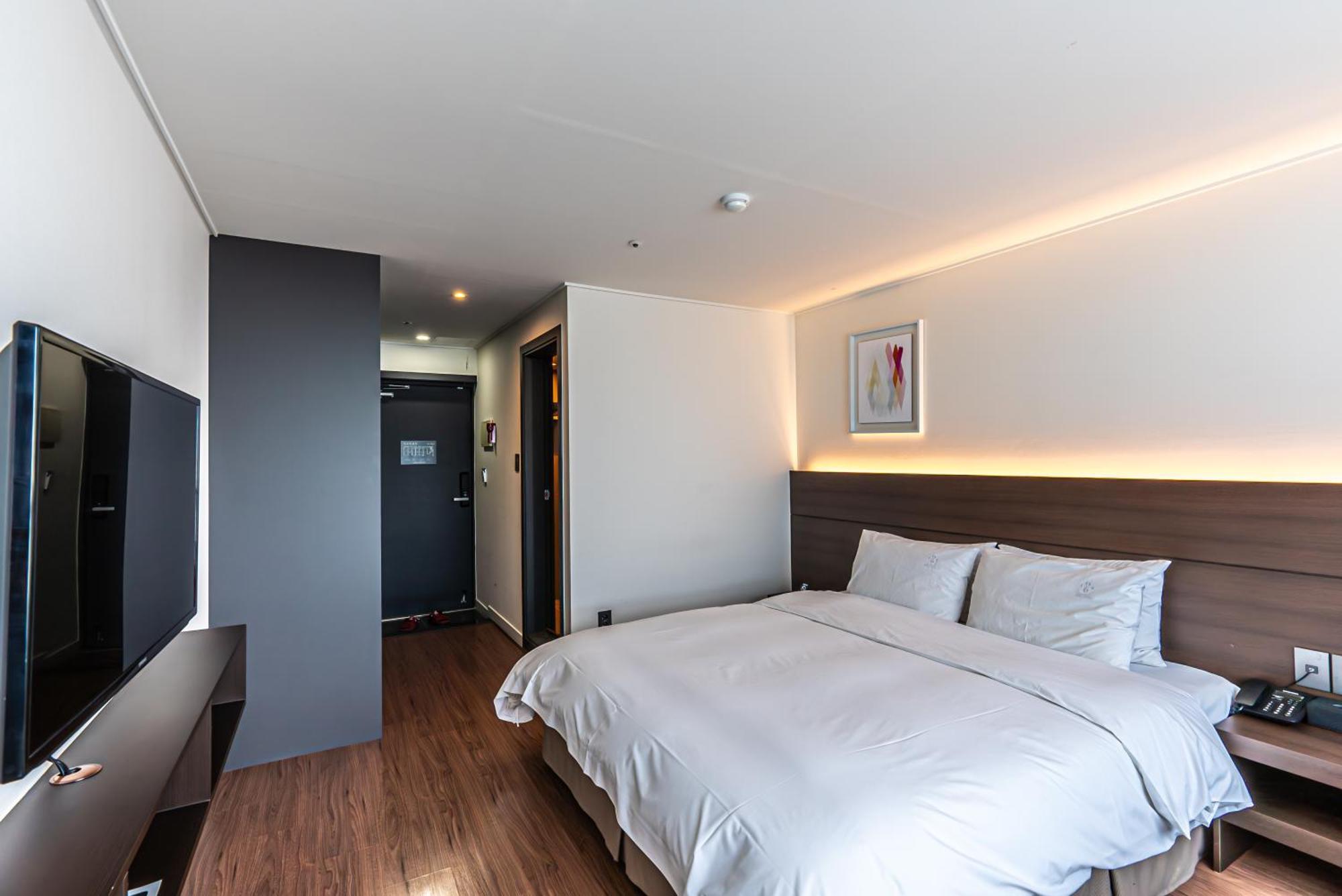 סאוגוויפו Hotel The Grang Jungmun מראה חיצוני תמונה