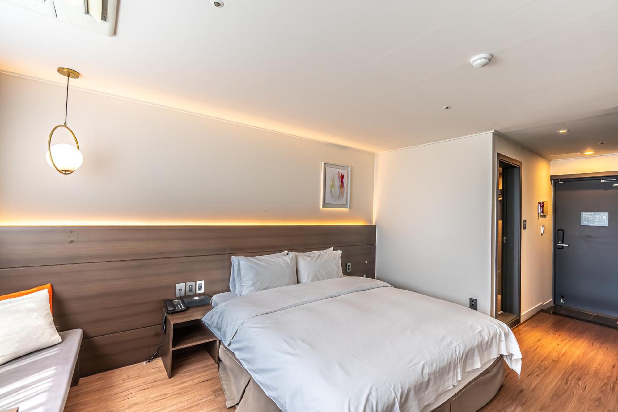 סאוגוויפו Hotel The Grang Jungmun מראה חיצוני תמונה