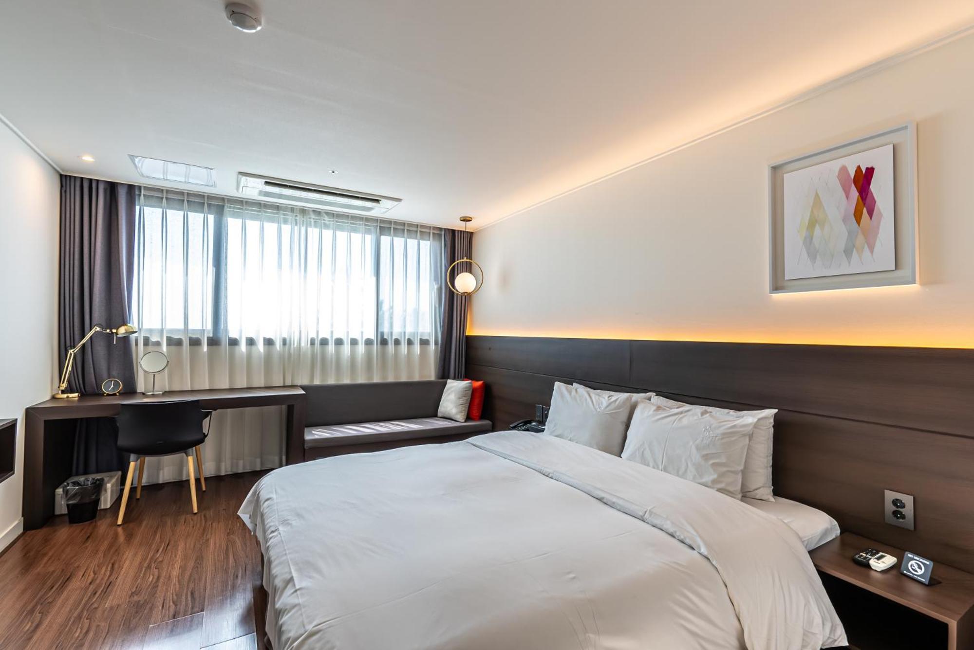 סאוגוויפו Hotel The Grang Jungmun מראה חיצוני תמונה