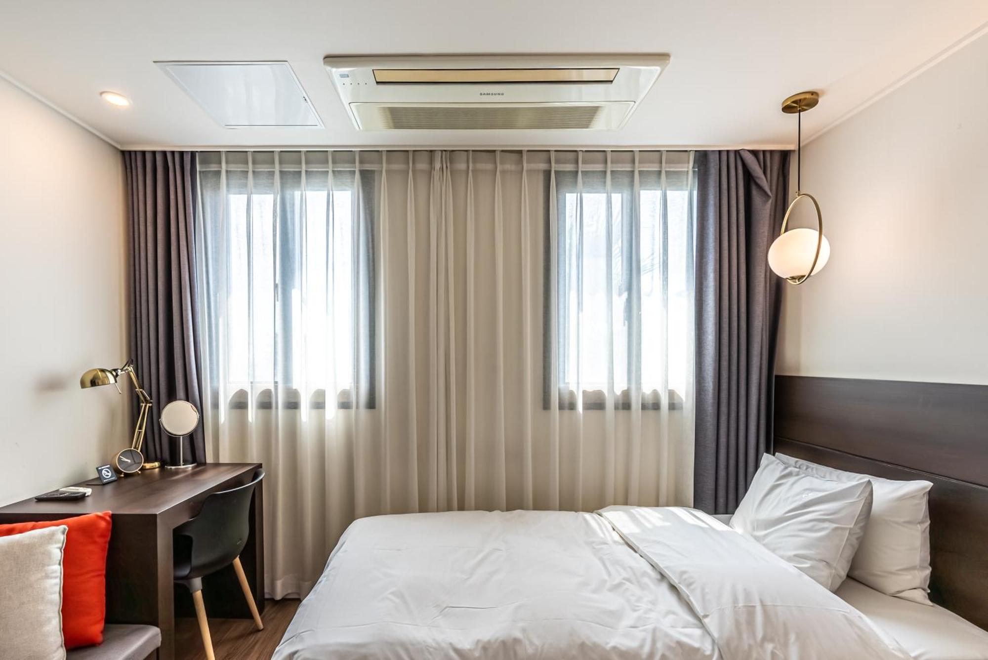 סאוגוויפו Hotel The Grang Jungmun מראה חיצוני תמונה
