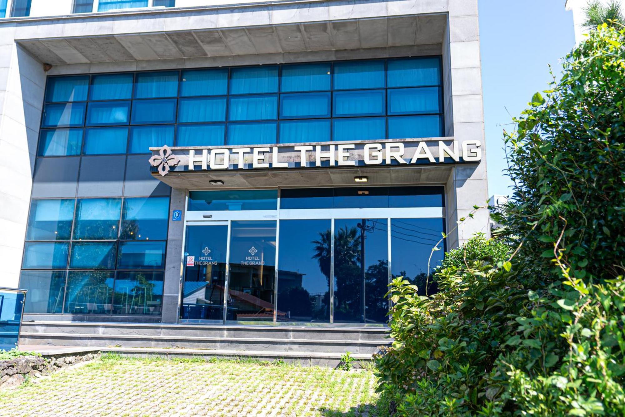 סאוגוויפו Hotel The Grang Jungmun מראה חיצוני תמונה