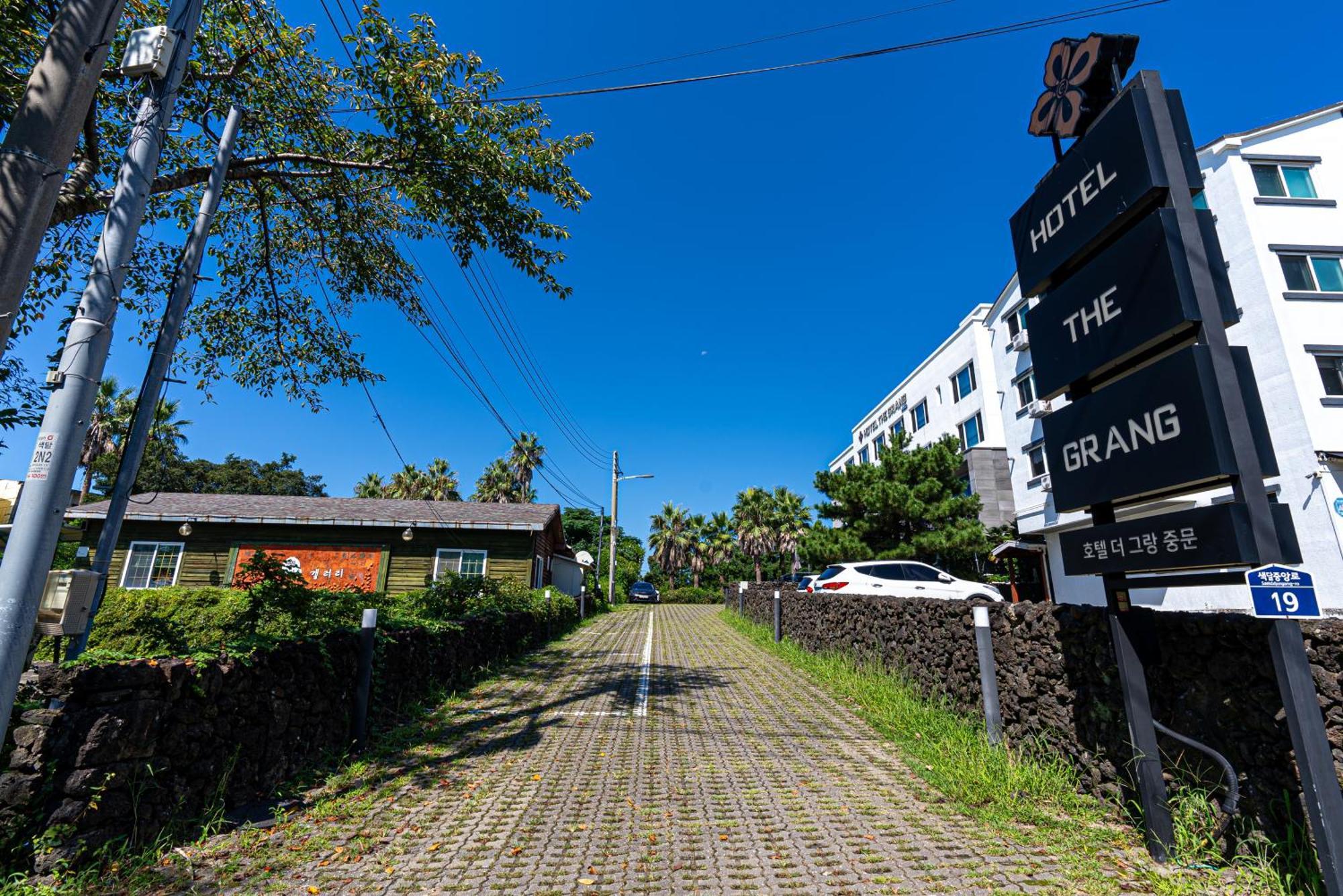 סאוגוויפו Hotel The Grang Jungmun מראה חיצוני תמונה
