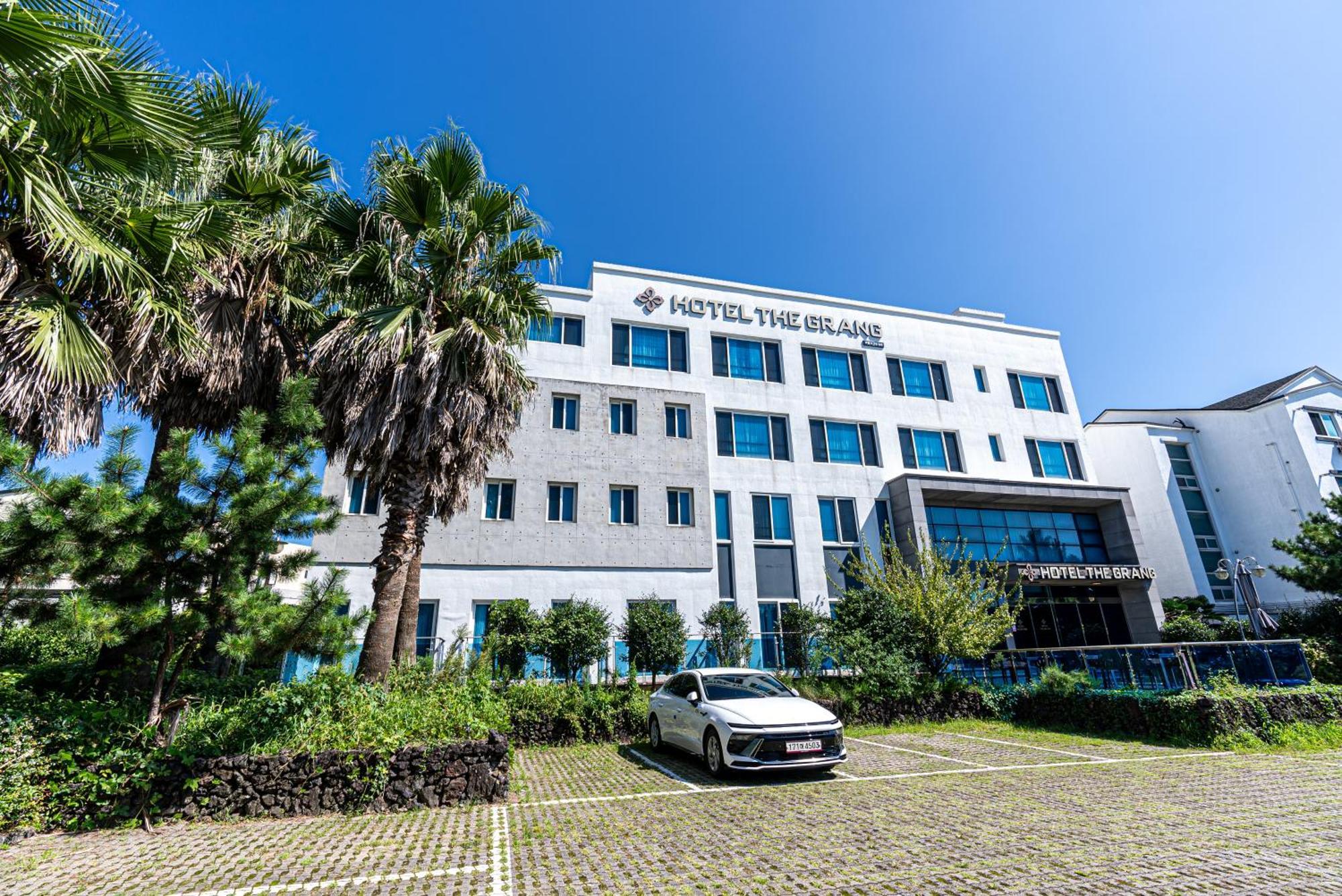 סאוגוויפו Hotel The Grang Jungmun מראה חיצוני תמונה