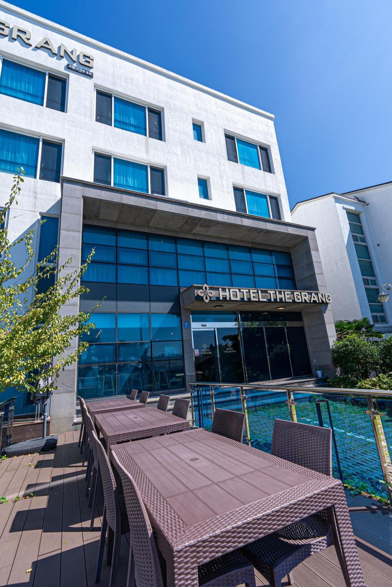 סאוגוויפו Hotel The Grang Jungmun מראה חיצוני תמונה