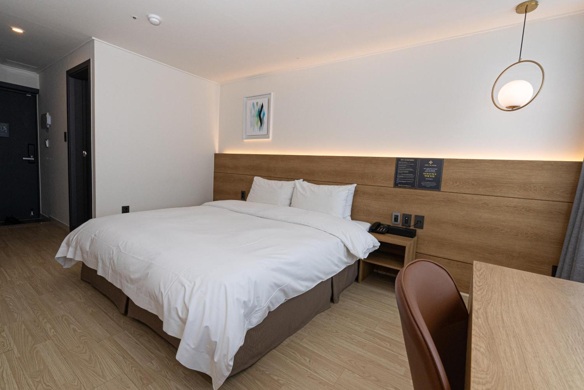 סאוגוויפו Hotel The Grang Jungmun מראה חיצוני תמונה