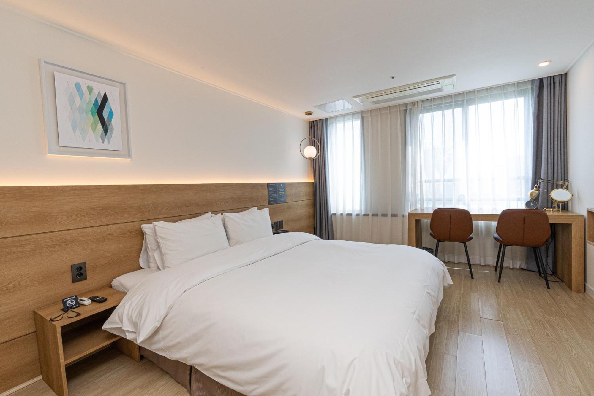 סאוגוויפו Hotel The Grang Jungmun מראה חיצוני תמונה