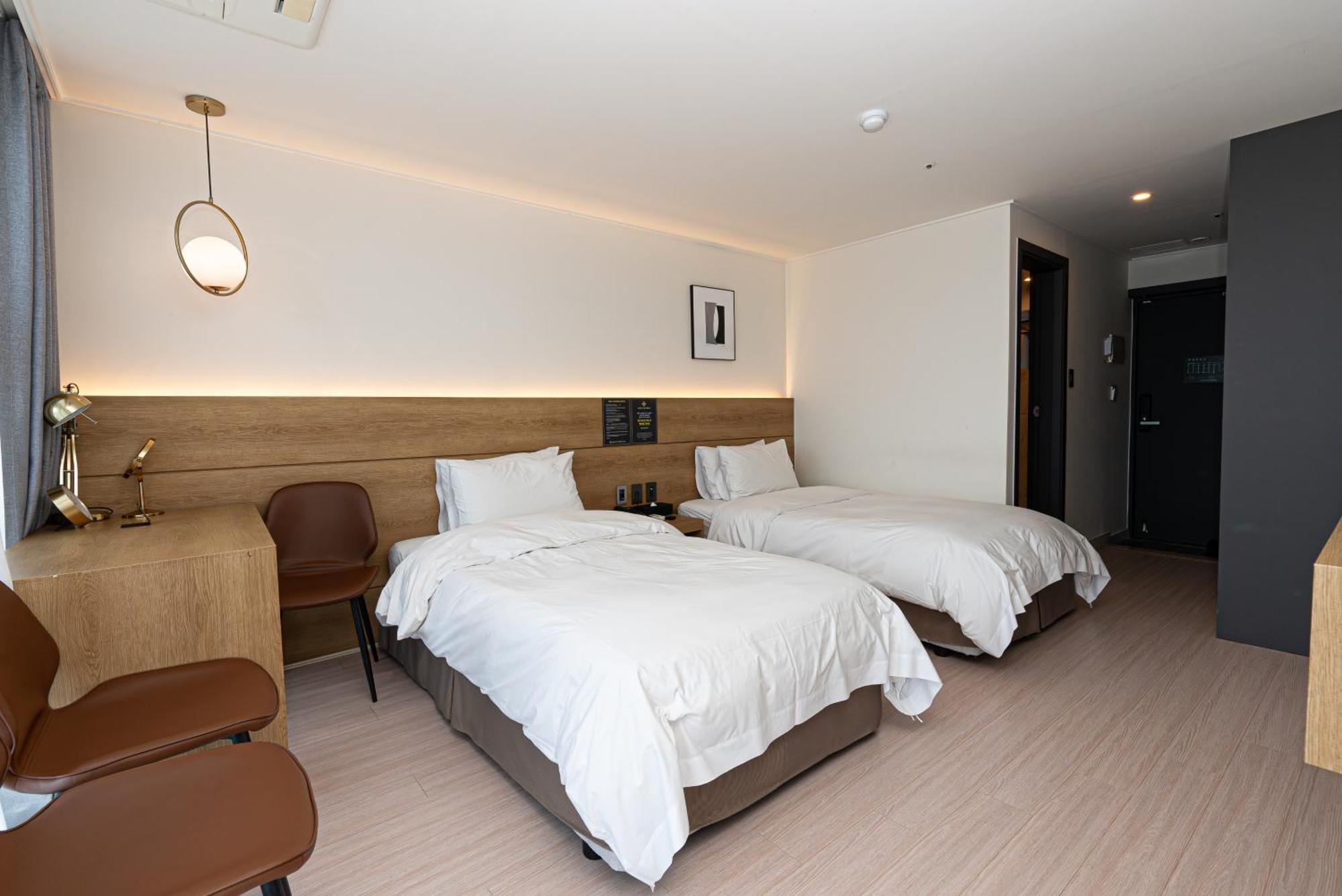 סאוגוויפו Hotel The Grang Jungmun מראה חיצוני תמונה