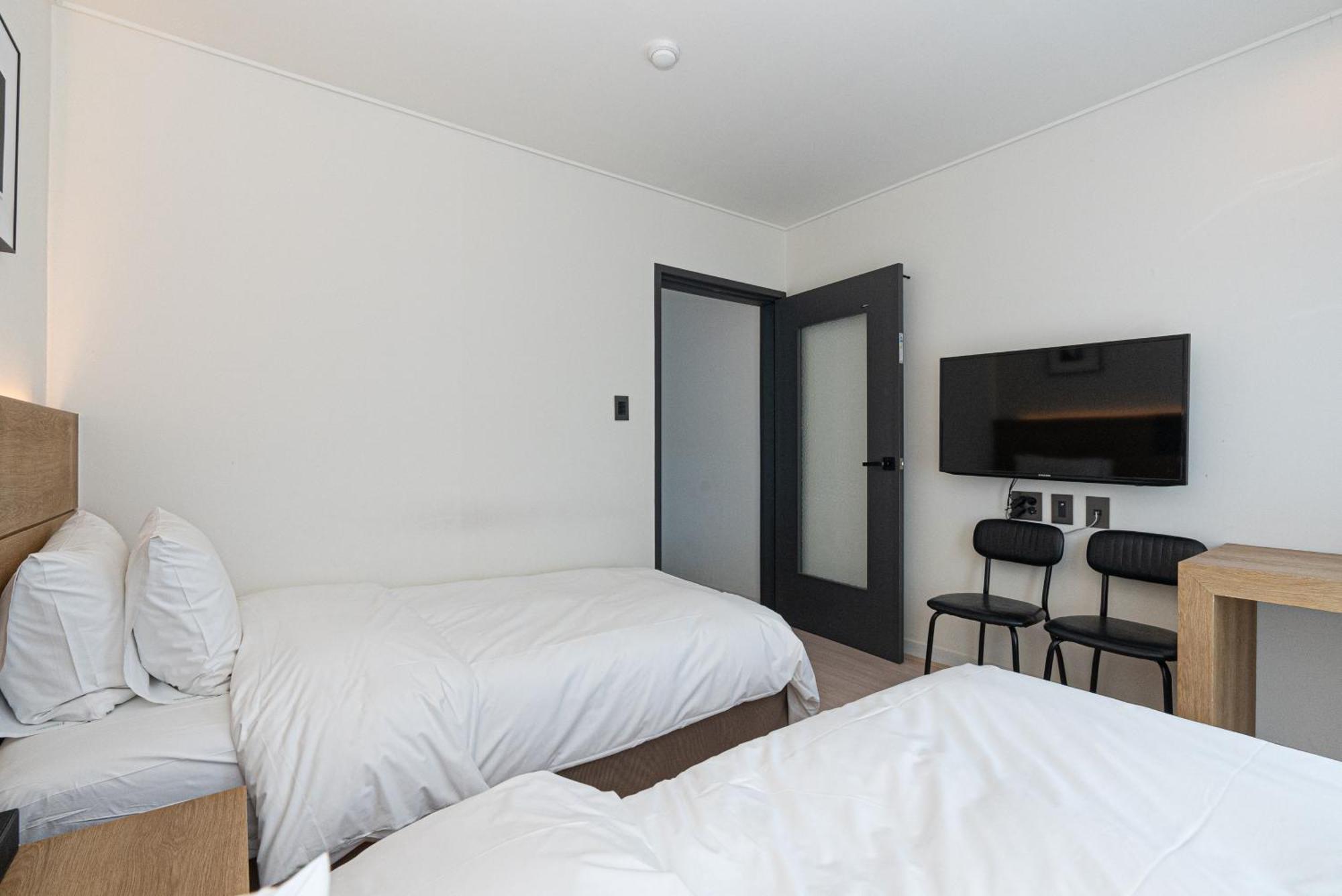 סאוגוויפו Hotel The Grang Jungmun מראה חיצוני תמונה