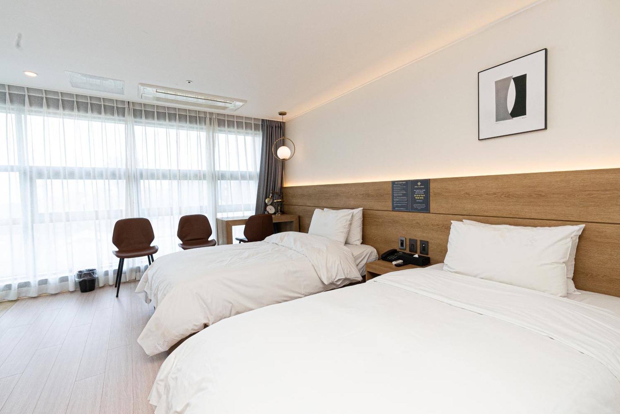 סאוגוויפו Hotel The Grang Jungmun מראה חיצוני תמונה