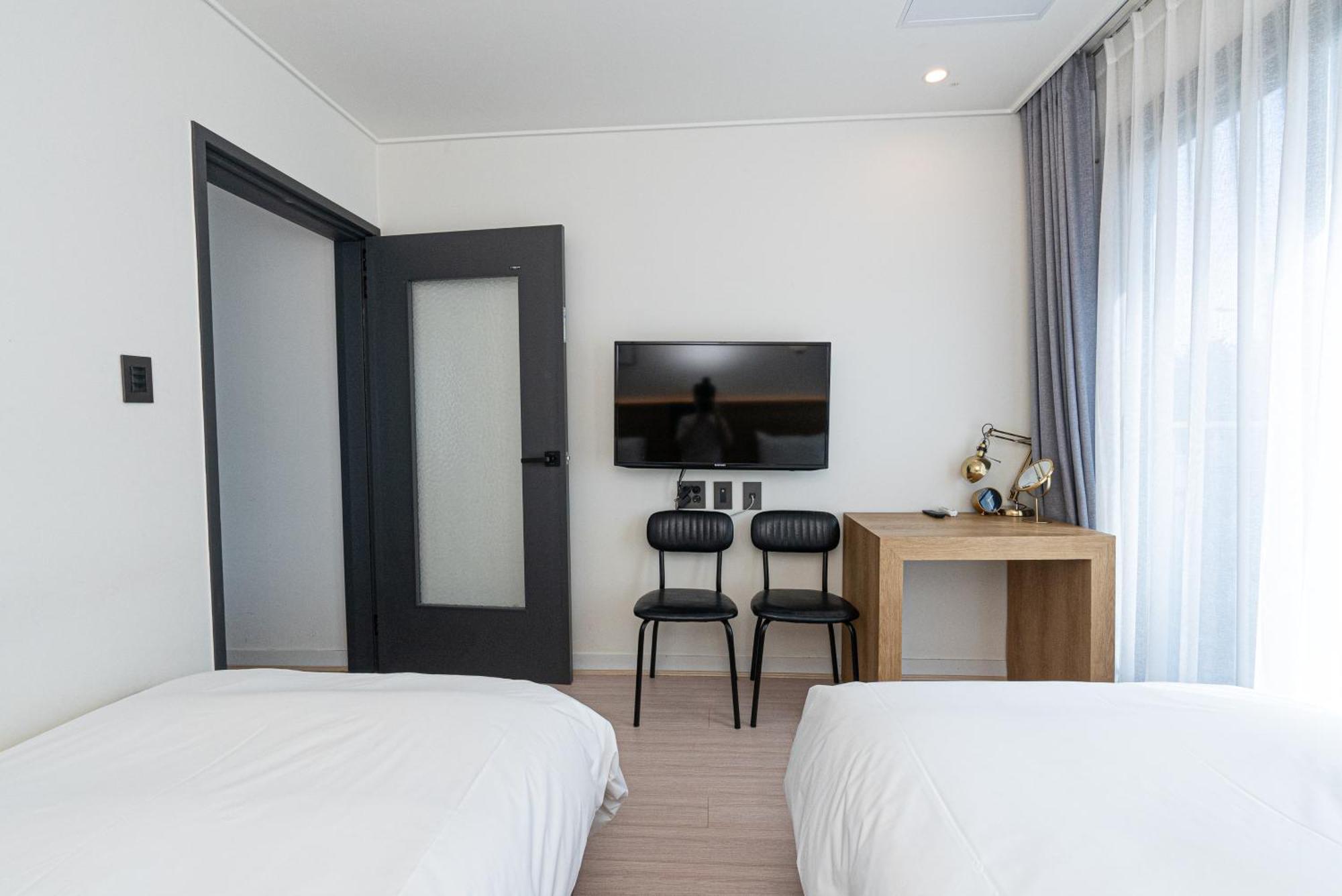 סאוגוויפו Hotel The Grang Jungmun מראה חיצוני תמונה