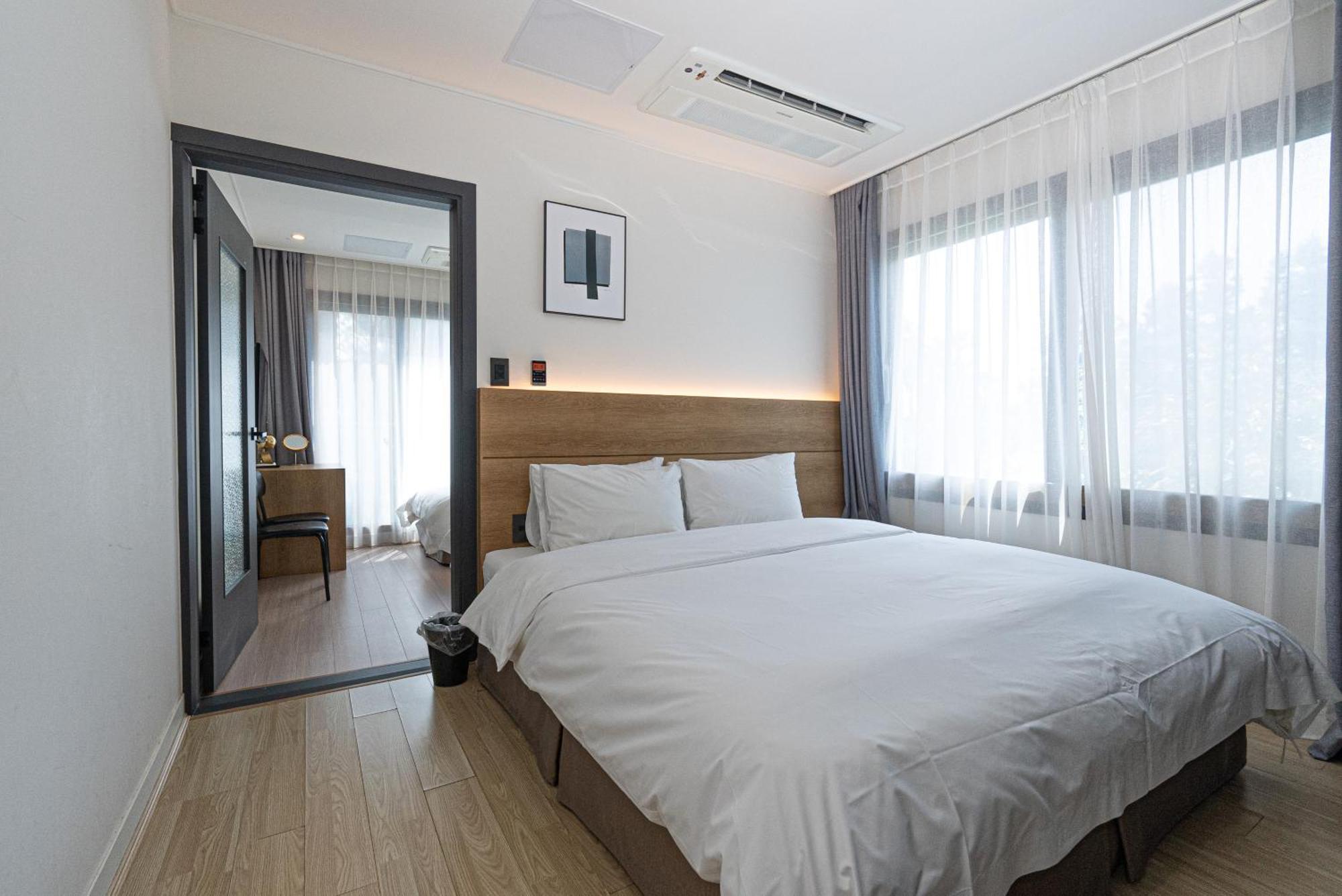 סאוגוויפו Hotel The Grang Jungmun מראה חיצוני תמונה