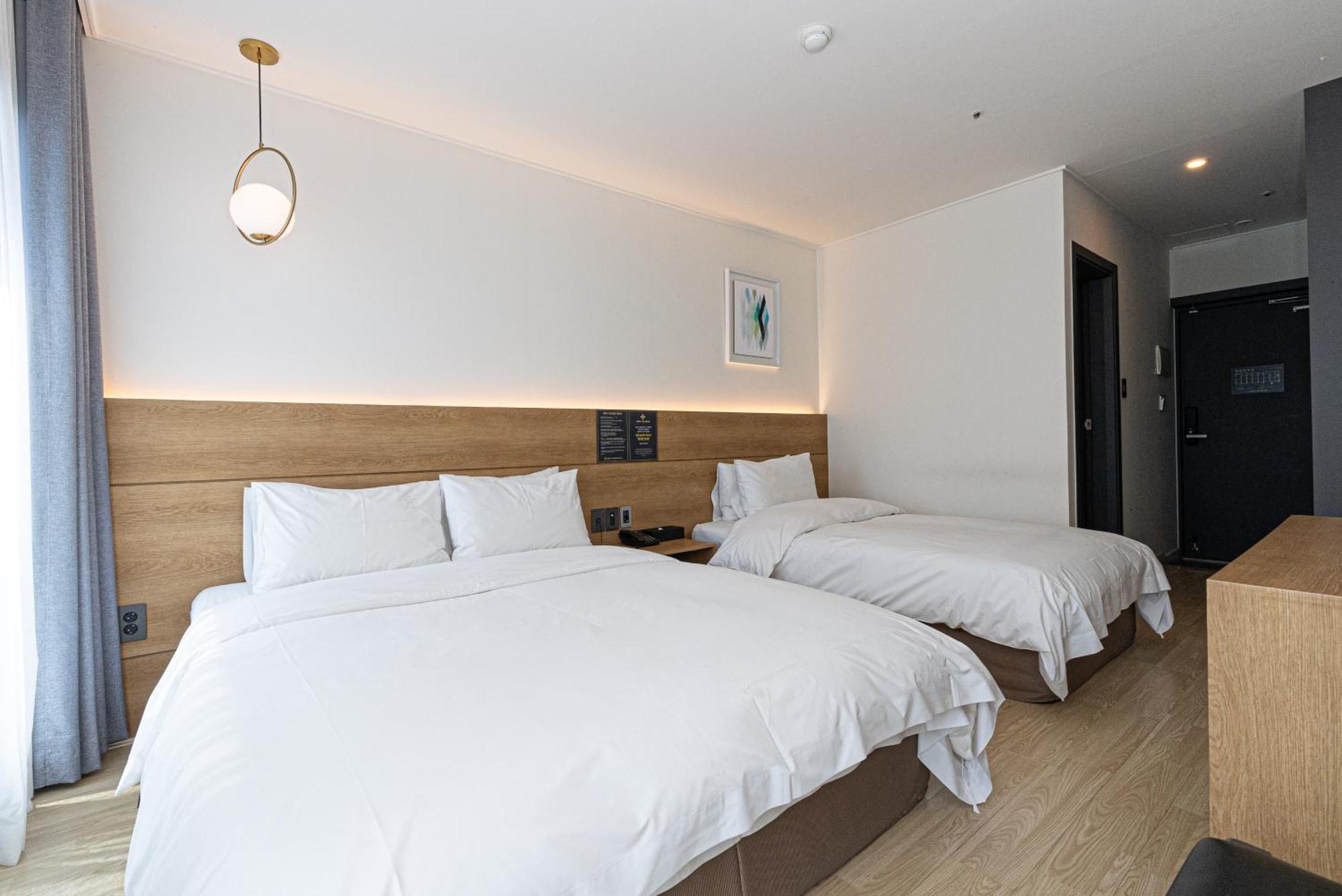 סאוגוויפו Hotel The Grang Jungmun מראה חיצוני תמונה